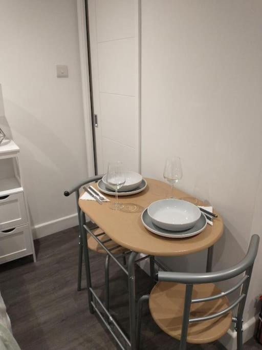 Cosy Garden Studio Room Minimum Two Night Booking Hove Esterno foto